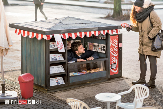 coca-cola-mini-kiosk-mini-cans-designboom02