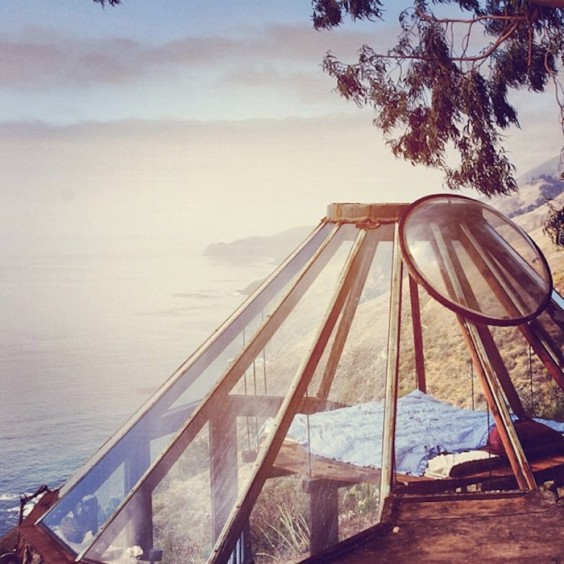 Glass-Dome-Roof-with-View-Over-Pacific-Ocean-in-Big-Sur
