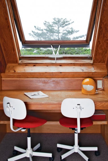 risom-residence-desk-by-window